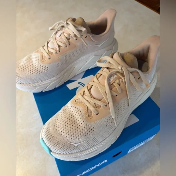 Women’s HOKA sneakers. Reduced to lowest price!! - Picture 2 of 6